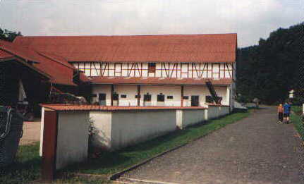 Innenhof mit Aussenboxen