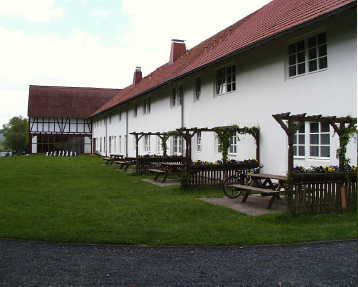 Terassen der Ferienwohnungen zum Teich